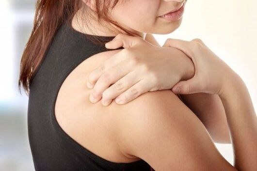 Dor nas costas con osteocondrose cervical
